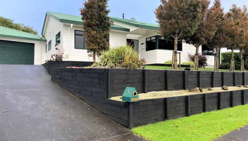 5 Maple Crescent , Whalers Gate