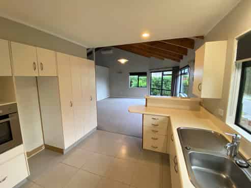 5 Maple Crescent , Whalers Gate