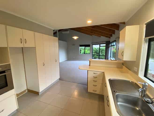 5 Maple Crescent , Whalers Gate