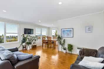 11 Barker Rise, Northcross