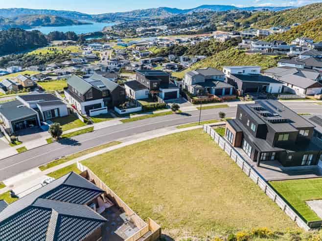 71 Queen Charlotte Drive, Aotea