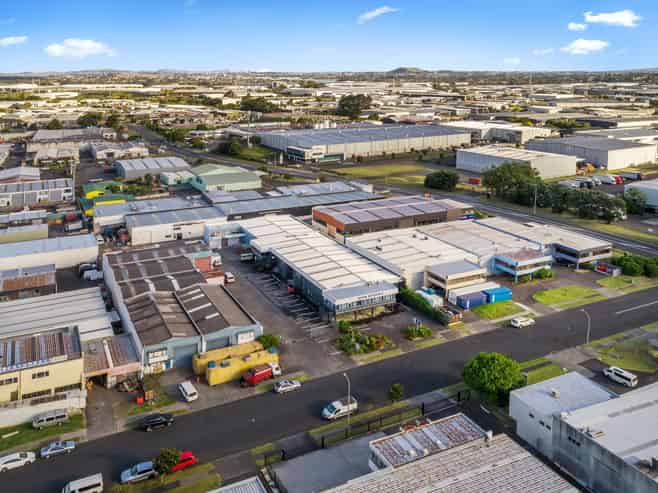 Well-Presented Industrial Unit – 428sqm