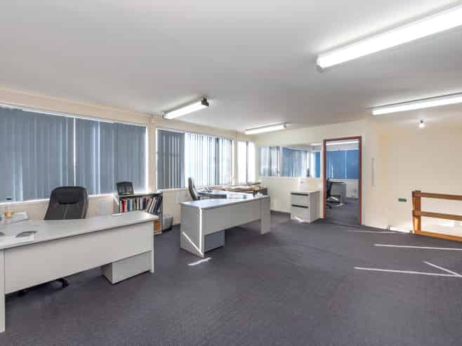 Road Front Industrial Unit – 542sqm