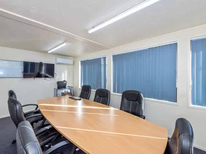 Road Front Industrial Unit – 542sqm