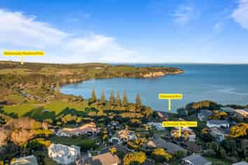 6 Double Bay Place, Army Bay