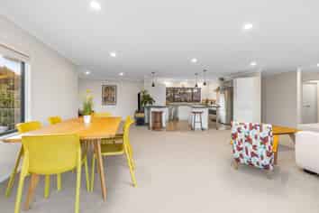 6 Double Bay Place, Army Bay