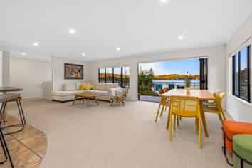 6 Double Bay Place, Army Bay