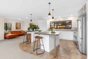 6 Double Bay Place, Army Bay