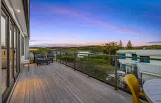 6 Double Bay Place, Army Bay