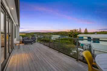6 Double Bay Place, Army Bay