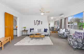 2/17 Doment Crescent, Orewa