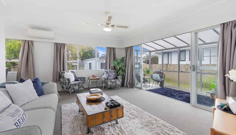 2/17 Doment Crescent, Orewa