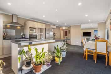 33 Faringdon Boulevard, Rolleston