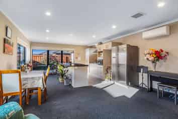 33 Faringdon Boulevard, Rolleston