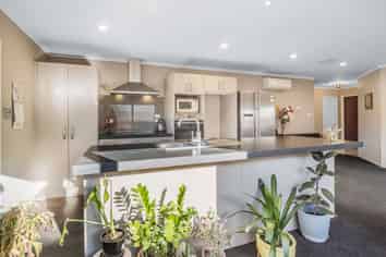 33 Faringdon Boulevard, Rolleston