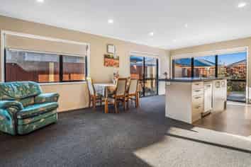 33 Faringdon Boulevard, Rolleston