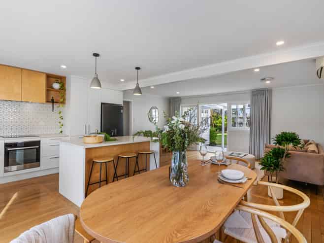 80 Aeroview Drive, Beach Haven