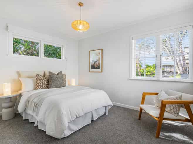 80 Aeroview Drive, Beach Haven
