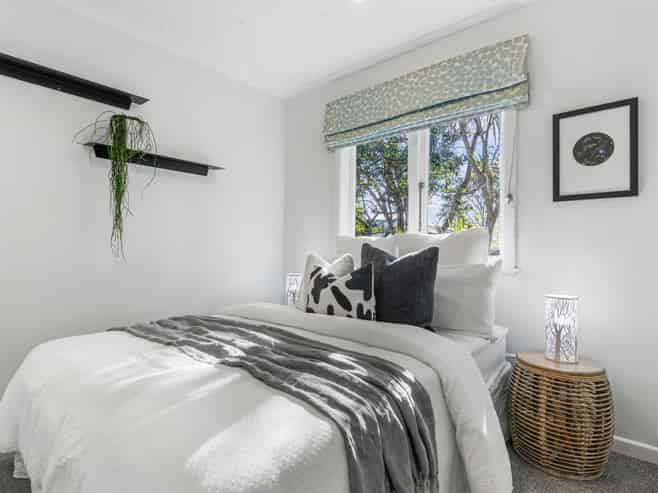 80 Aeroview Drive, Beach Haven