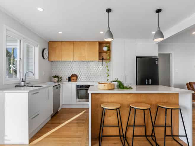 80 Aeroview Drive, Beach Haven