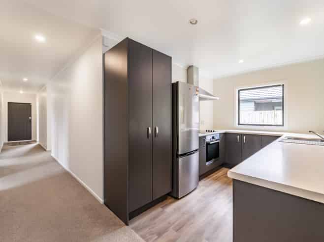 75 Farmer Crescent, Taita