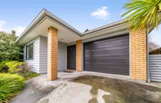 75 Farmer Crescent, Taita