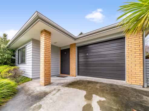 75 Farmer Crescent, Taita