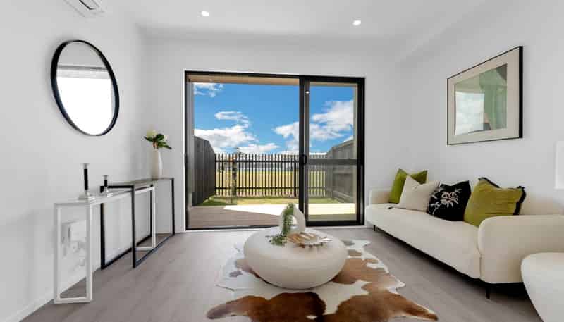 1, 4, 15/17 Barneys Farm Road, Clendon Park
