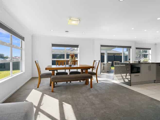 18 Tulip Drive, Cambridge
