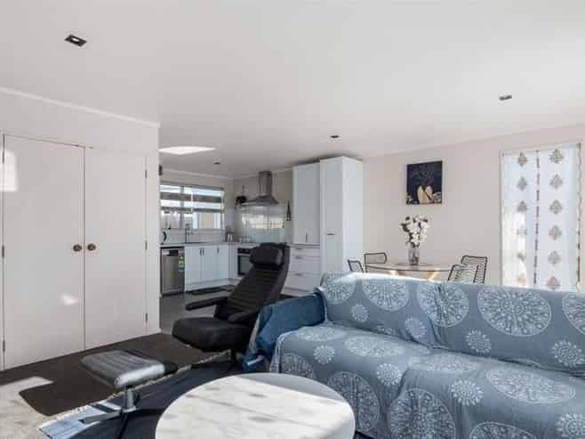 203F Maxwell Road, Redwoodtown