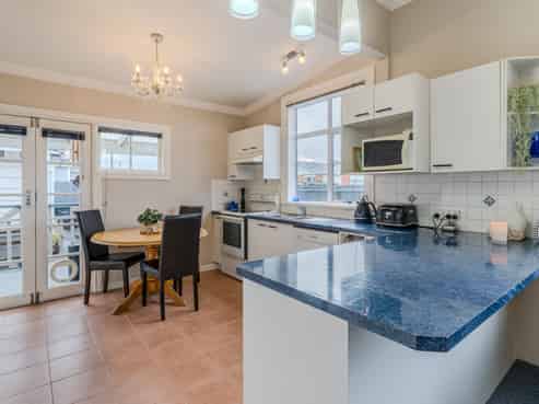 196 Oxford Street, SOUTH DUNEDIN