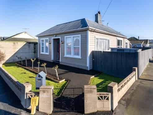 196 Oxford Street, SOUTH DUNEDIN