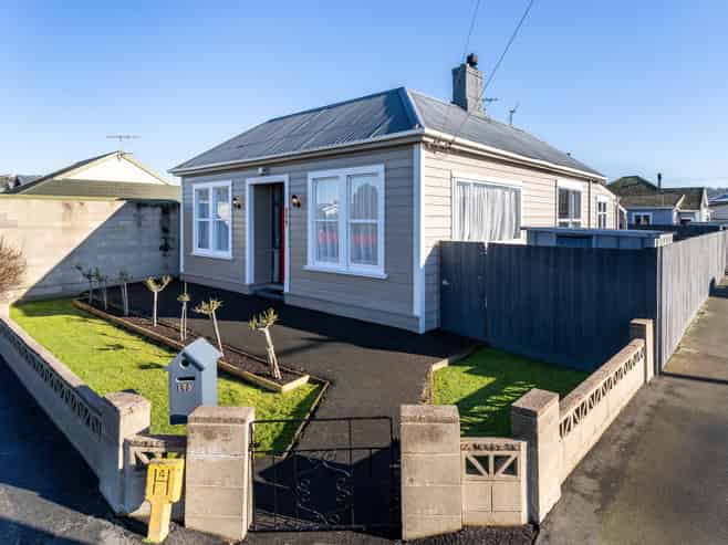 196 Oxford Street, SOUTH DUNEDIN
