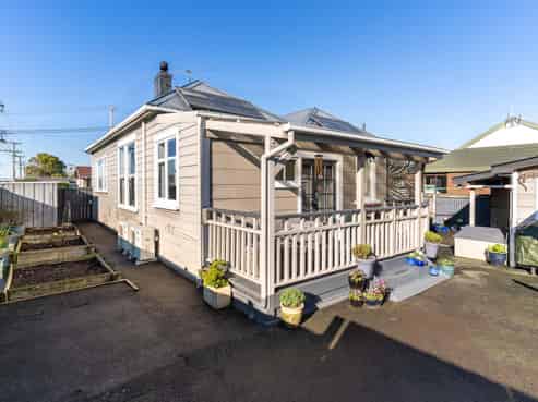 196 Oxford Street, SOUTH DUNEDIN