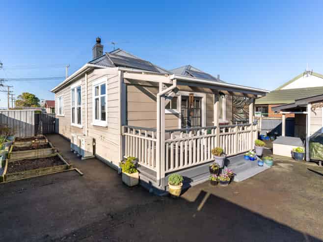 196 Oxford Street, SOUTH DUNEDIN