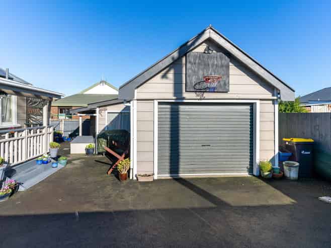 196 Oxford Street, SOUTH DUNEDIN