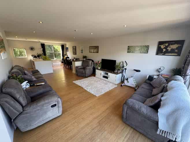 9 Saddleback Grove, Karori