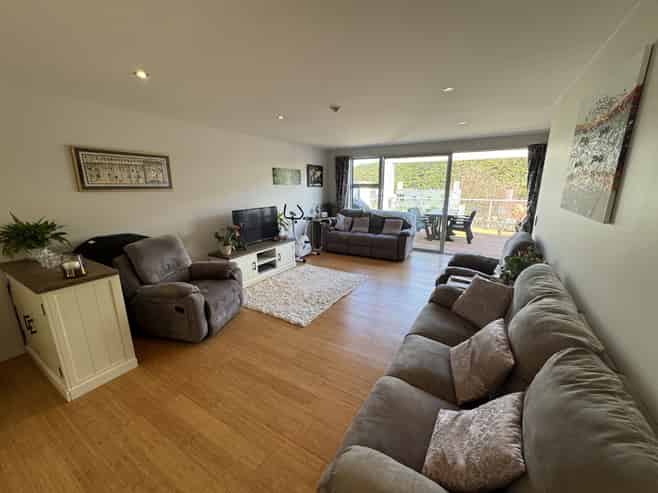 9 Saddleback Grove, Karori