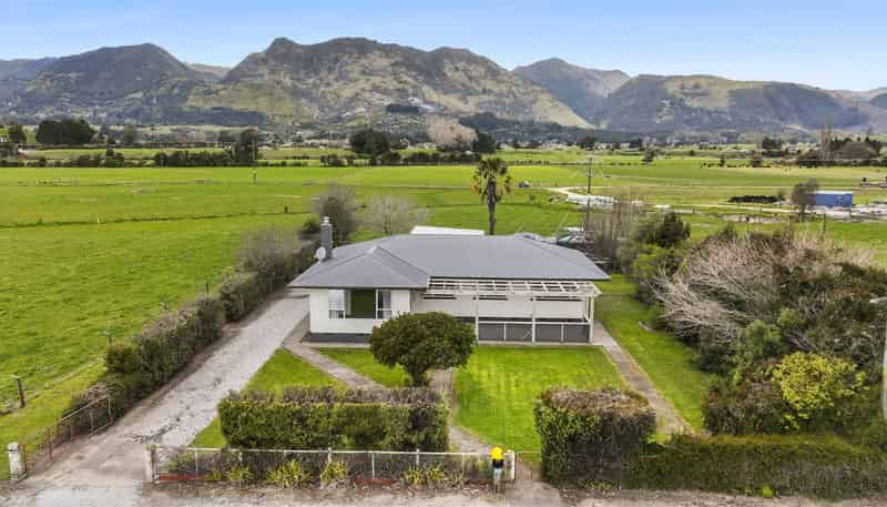 208 Abel Tasman Drive, Takaka