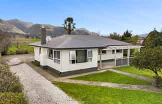 208 Abel Tasman Drive, Takaka