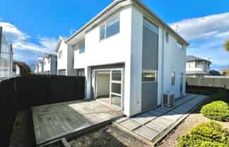 9/51 Hills Road, Edgeware