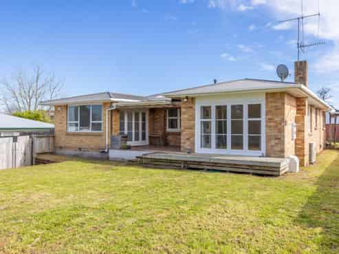 41 Bruce Avenue, Glenview