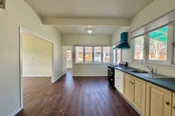 8A Hill Road, Papatoetoe