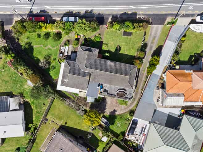100 Tuhikaramea Road, Dinsdale