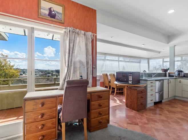 100 Tuhikaramea Road, Dinsdale