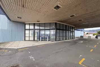 Yard Space With Canopy For Lease 
