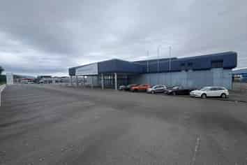 Yard Space With Canopy For Lease 