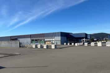 Yard Space With Canopy For Lease 