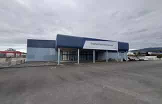 Yard Space With Canopy For Lease 