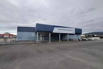 Yard Space With Canopy For Lease 